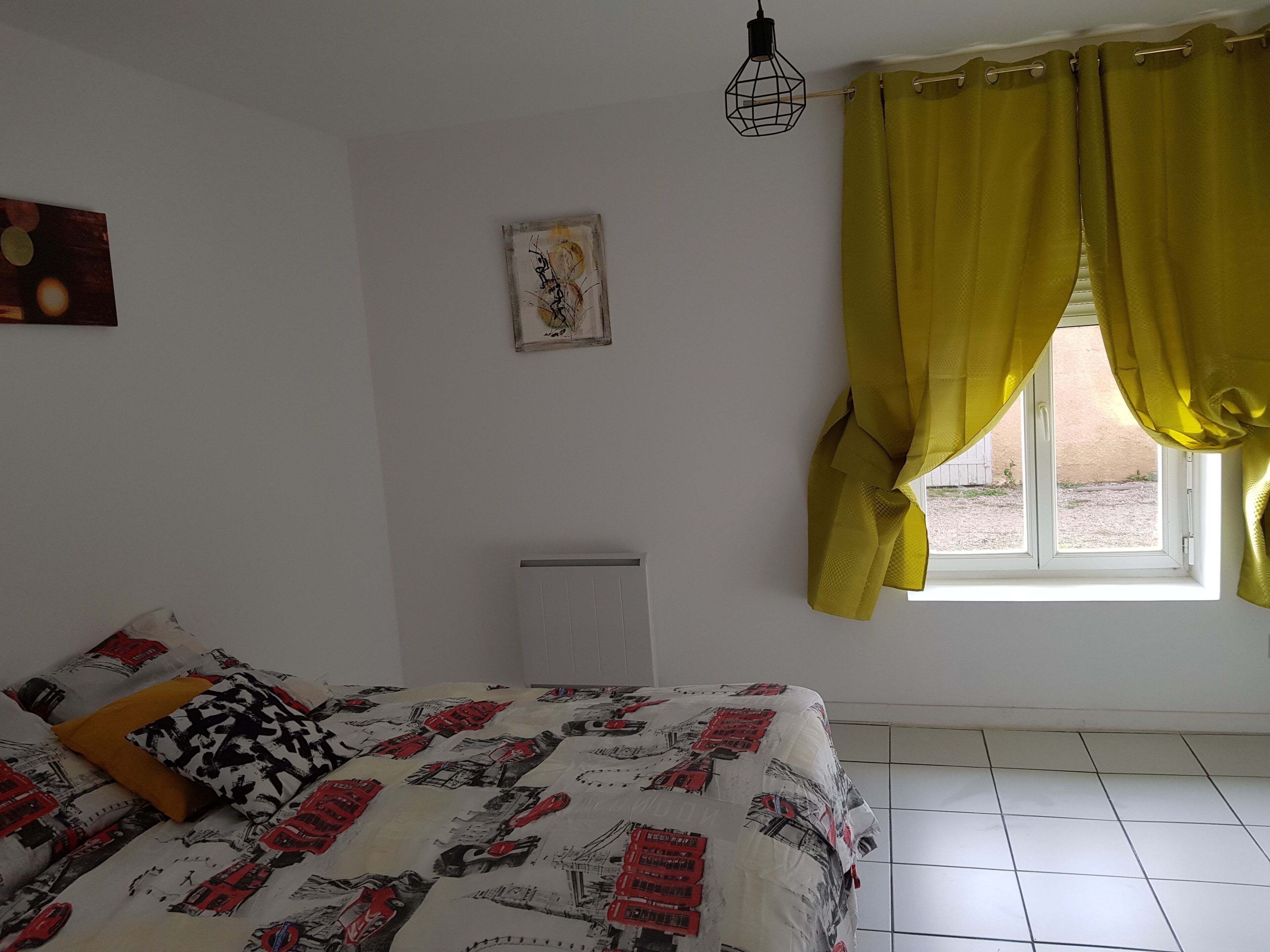 2 bedrooms, desk, soundproofing, iron/ironing board