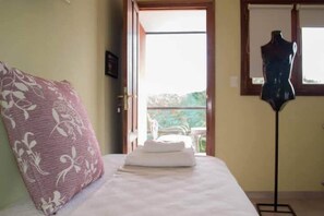 Superior Triple Room | In-room safe, individually decorated, individually furnished, desk