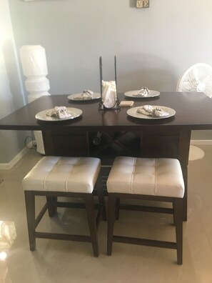 Basic House | Private kitchen | Fridge, microwave, cookware/dishes/utensils