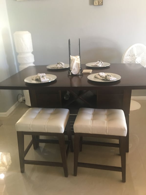Basic House | Private kitchen | Fridge, microwave, cookware/dishes/utensils