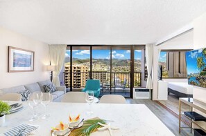 Interior - Tropical Gem Near Waikiki Beach with Free Parking! (Honolulu)