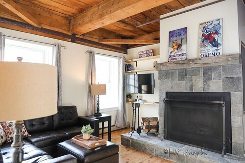 2 Bed Exceptional Fireplace Condo In the Heart of Town On Shuttle Route