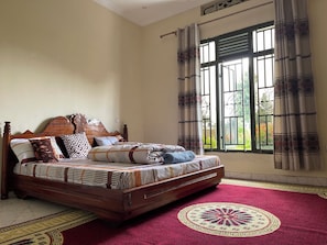 Standard Triple Room, 1 King Bed, Garden View | Premium bedding, individually decorated, desk, laptop workspace - Virunga Homestay (Muhoza)