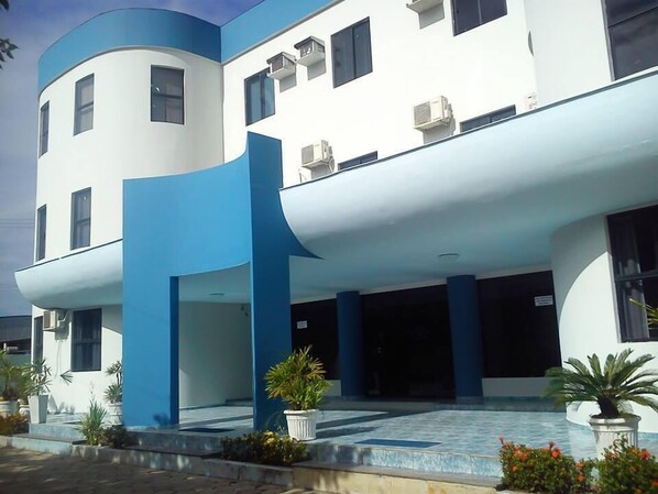 Front of property - Hotel Jacarandá (Teixeira de Freitas)