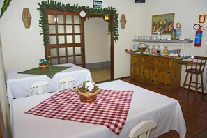 Free daily buffet breakfast - Pousada dos Plátanos (Nova Petropolis)