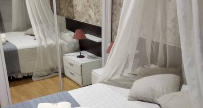 Apartment 3 beheizter Poolgarten und privater Parkplatz