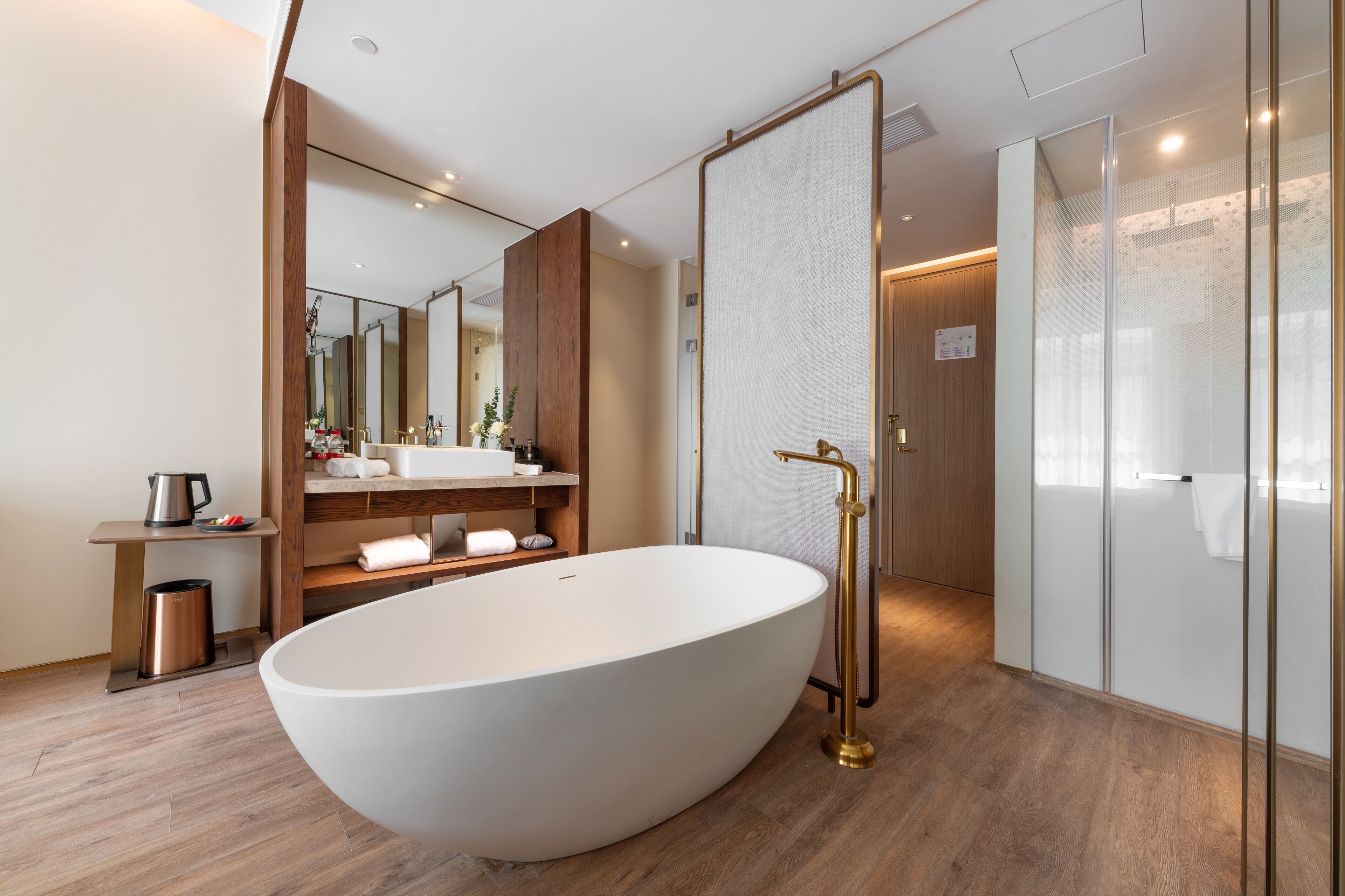 Rainfall showerhead, free toiletries, hair dryer, bathrobes