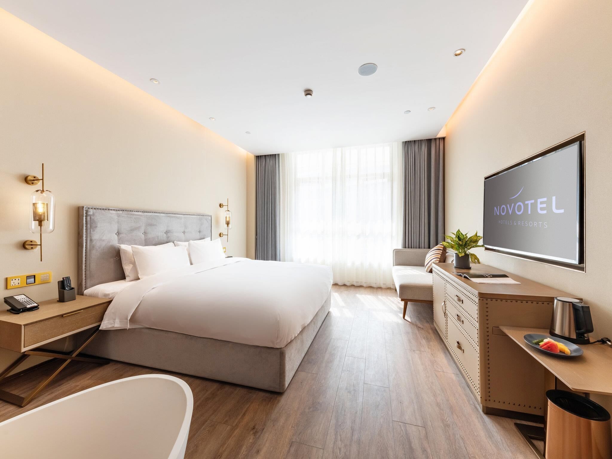 Standard Room, 1 King Bed | In-room safe, blackout drapes, free WiFi, bed sheets