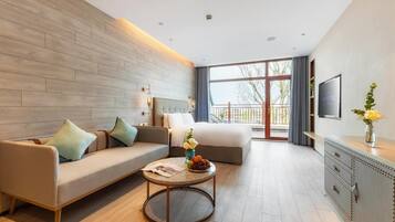 In-room safe, blackout curtains, free WiFi, bed sheets