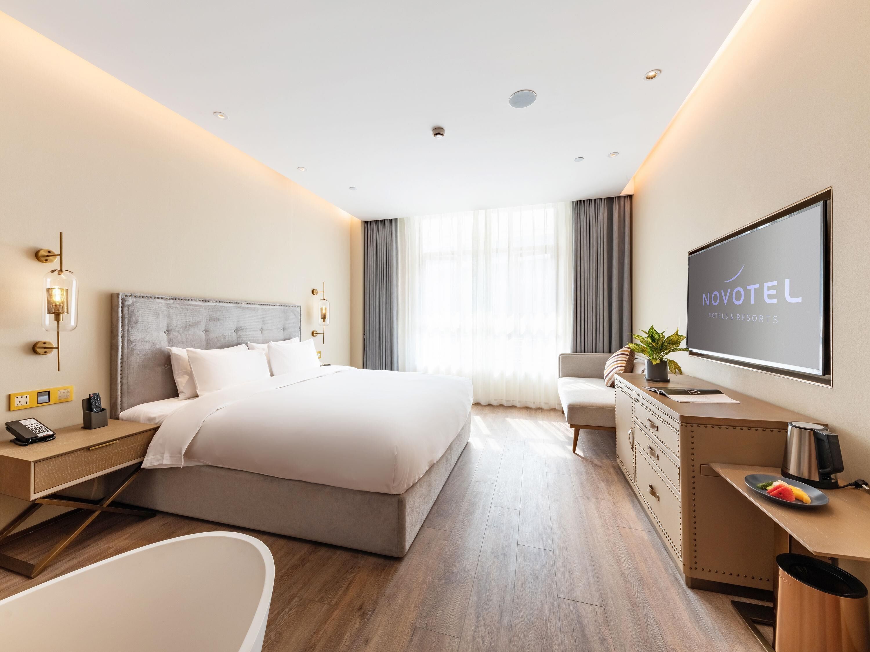 Standard Room, 1 King Bed | In-room safe, blackout drapes, free WiFi, bed sheets