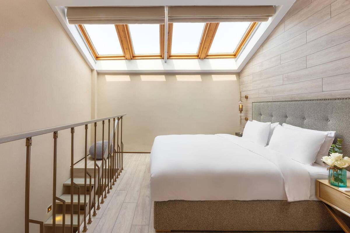 Executive-rum - flera sängar - sjöutsikt | Värdeförvaringsskåp på rummet, mörkläggningsgardiner och gratis wi-fi