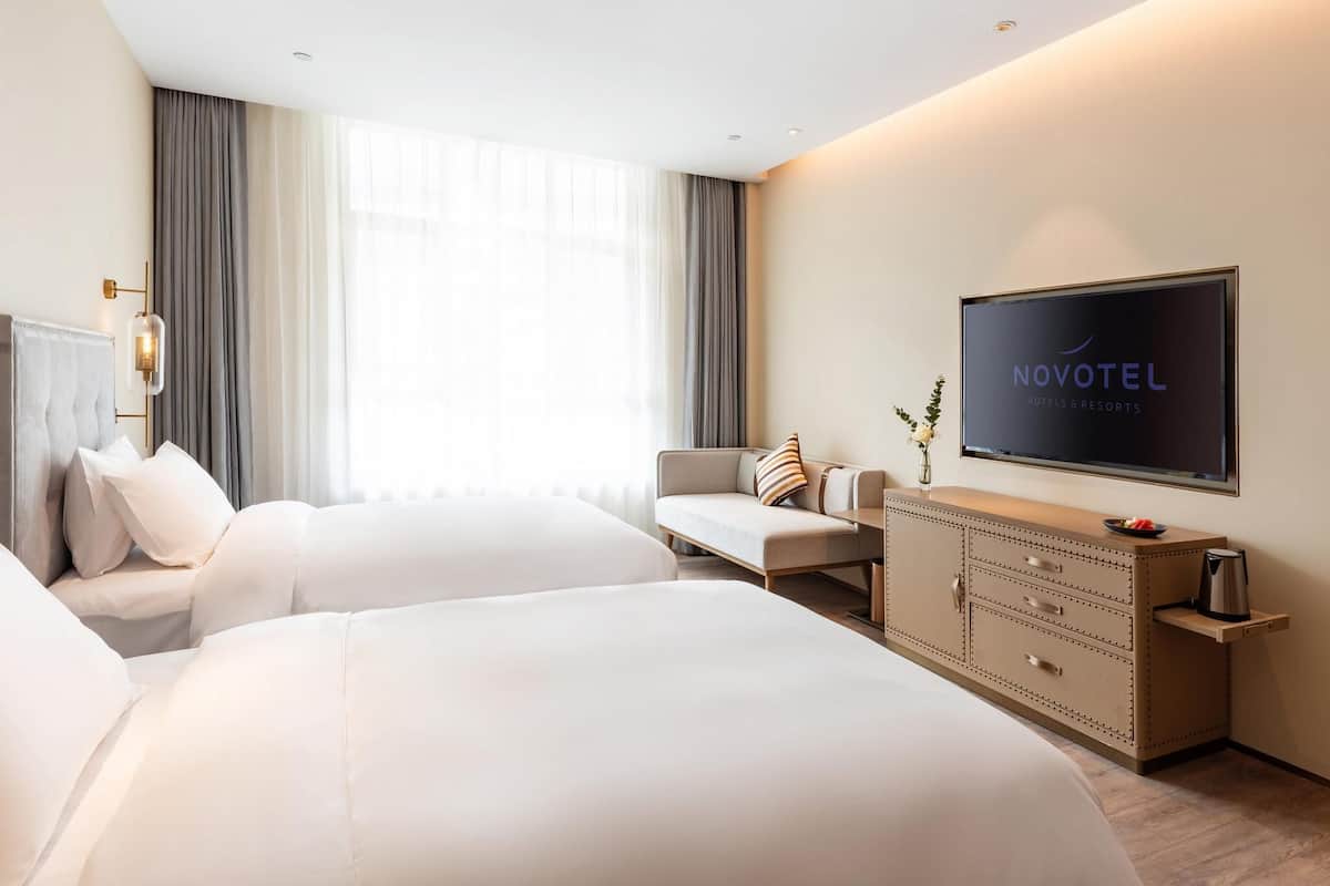 Standardrum - 2 enkelsängar | Värdeförvaringsskåp på rummet, mörkläggningsgardiner och gratis wi-fi