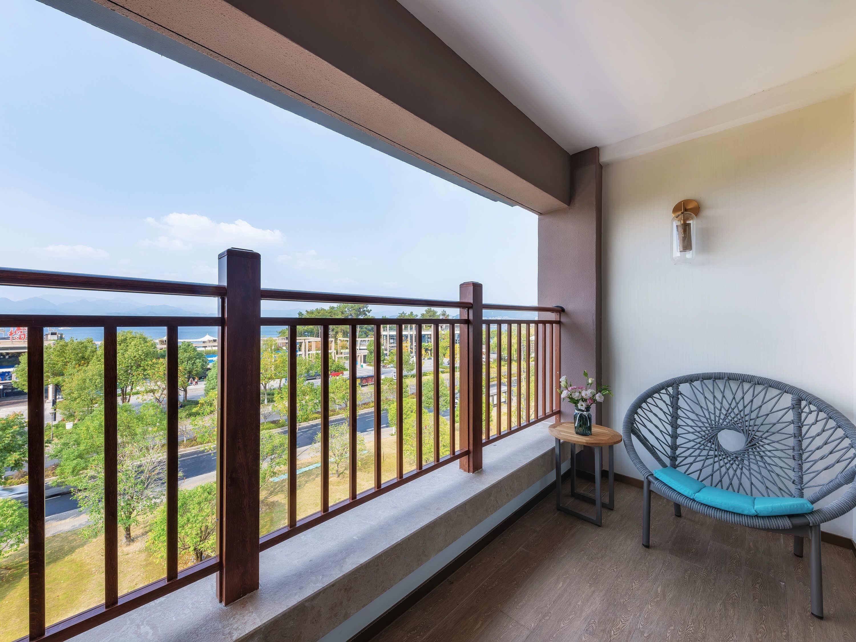 Habitación Deluxe, 1 cama King size, vista al lago | Caja de seguridad en la habitación, cortinas blackout y wifi gratis 