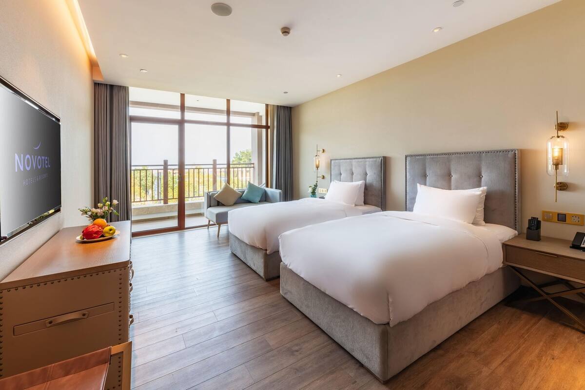 Superior Room, 2 Twin Beds | In-room safe, blackout drapes, WiFi (free), bed sheets