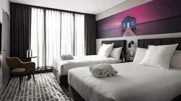 Deluxe tweepersoonskamer, 2 tweepersoonsbedden | Luxe beddengoed, een kluis op de kamer, individueel gedecoreerd