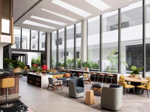 Breakfast, lunch, dinner served; international cuisine  - Novotel Perth Murray Street (Perth)