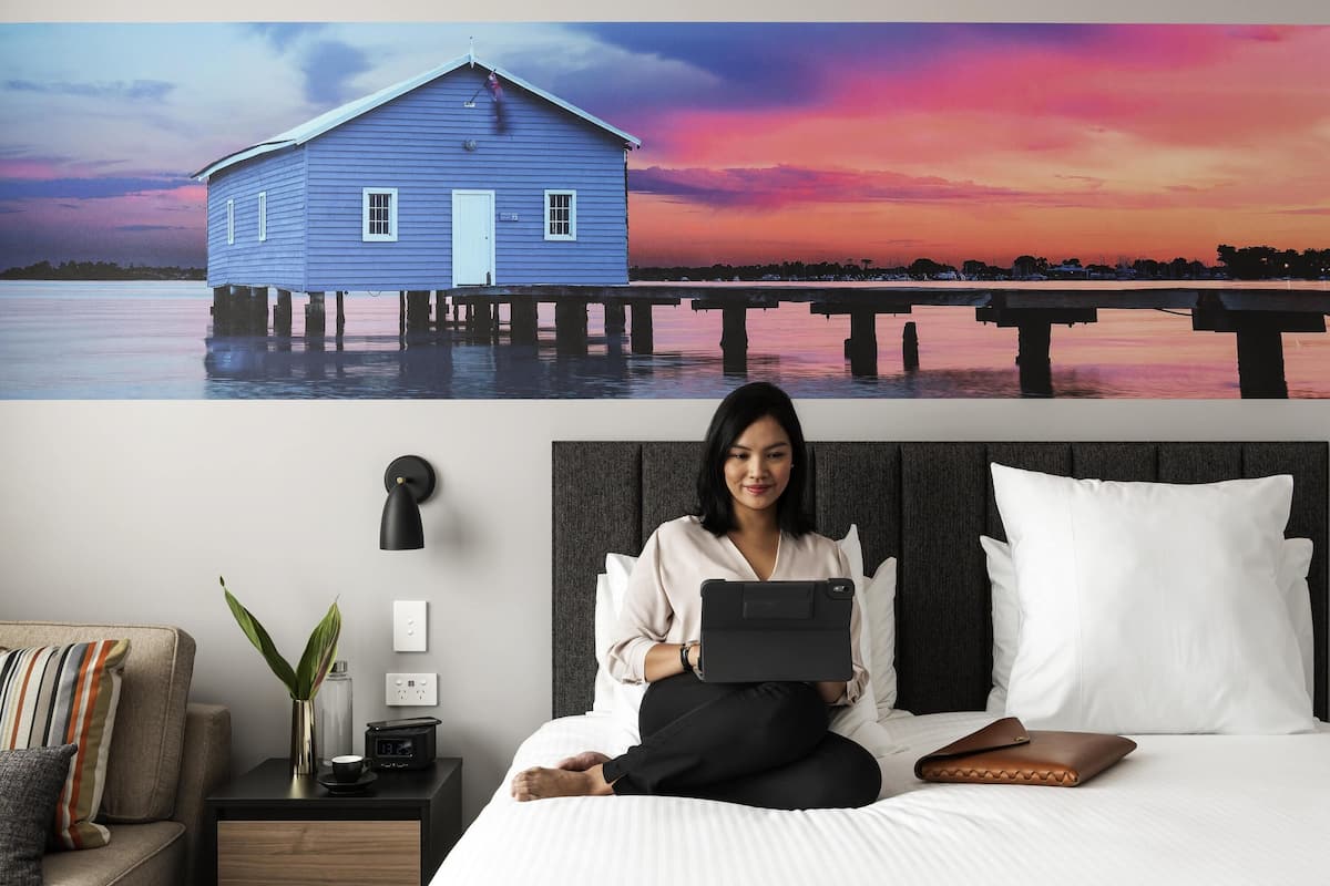 1 Schlafzimmer, hochwertige Bettwaren, Zimmersafe, individuell dekoriert