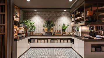 每日供應自助早餐 (每人 AUD39)