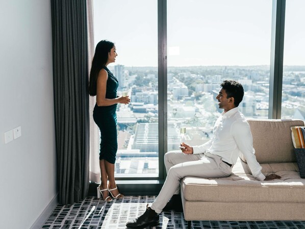 Habitación Deluxe doble, 2 camas dobles | Ropa de cama de alta calidad, caja fuerte, decoración individual