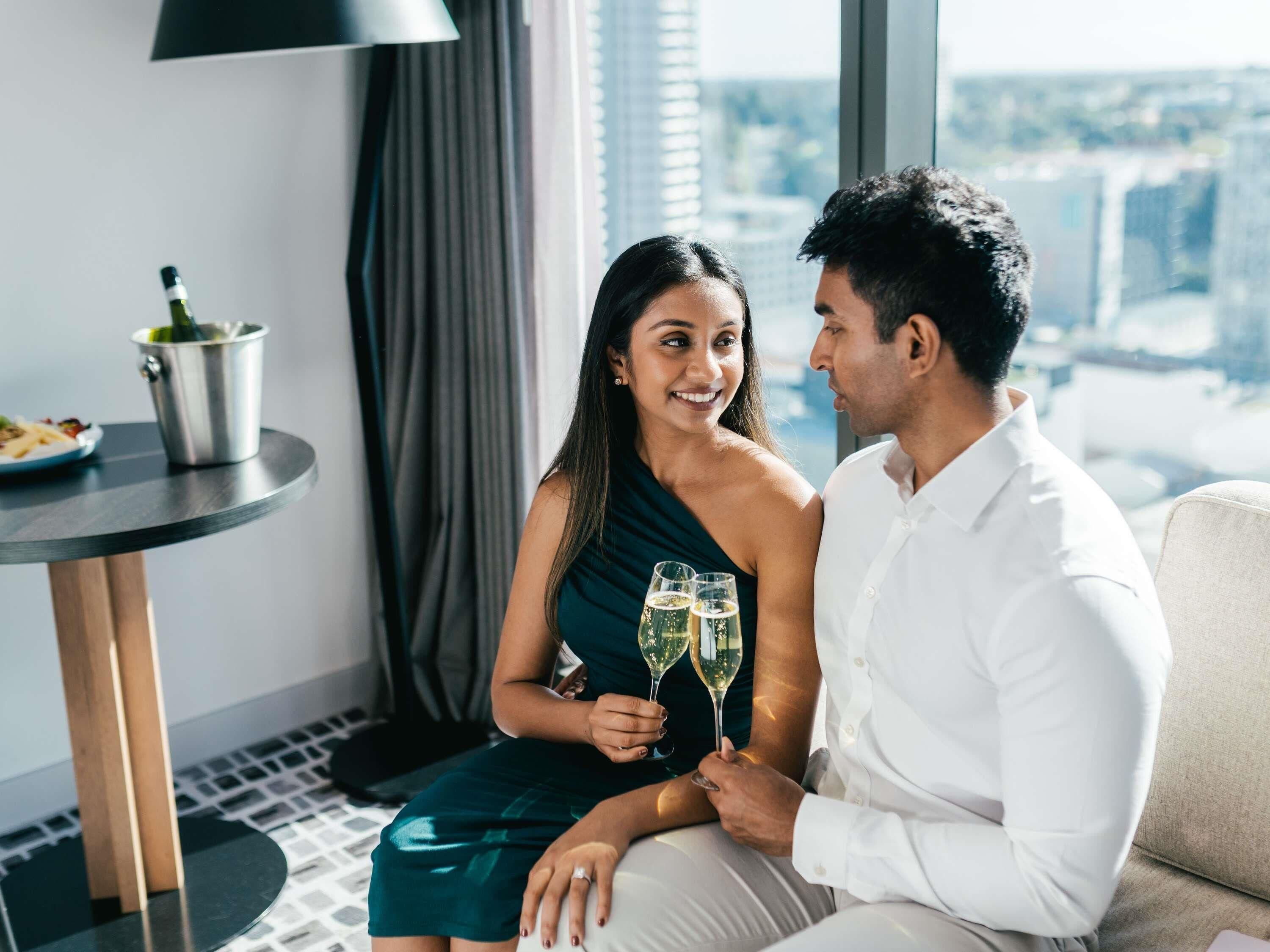 Habitación Deluxe, 1 cama de matrimonio grande, accesible para personas con discapacidad | Ropa de cama de alta calidad, caja fuerte, decoración individual