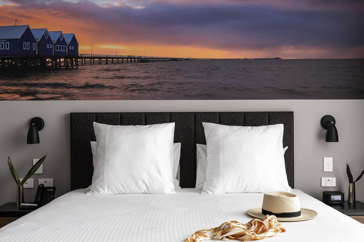 Premium bedding, in-room safe, desk, laptop workspace