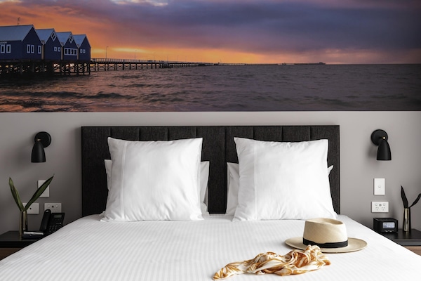 Superior Room, 1 King Bed | Premium bedding, in-room safe, individually decorated