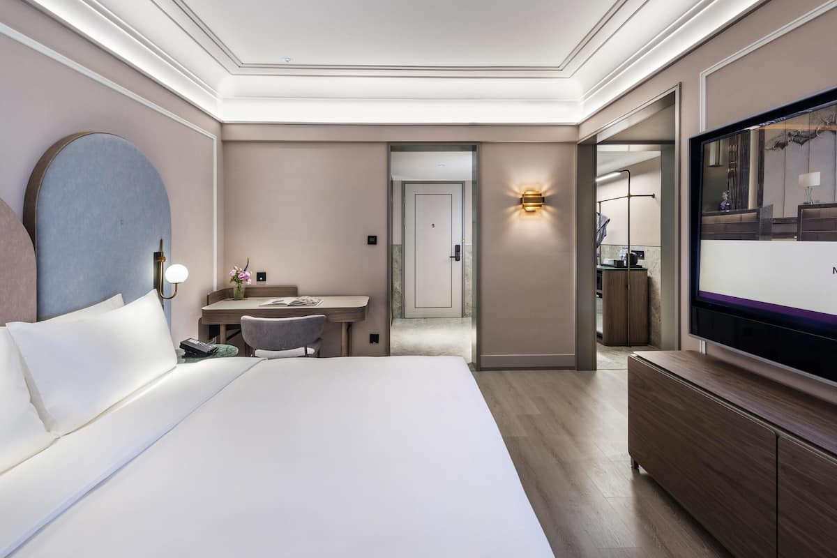 Deluxe Room, 1 King Bed