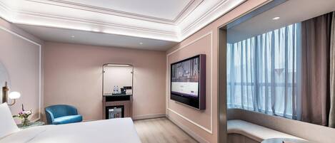 Kamar Deluks, 1 Tempat Tidur King | Minibar, brankas, meja kerja, dan tirai kedap cahaya