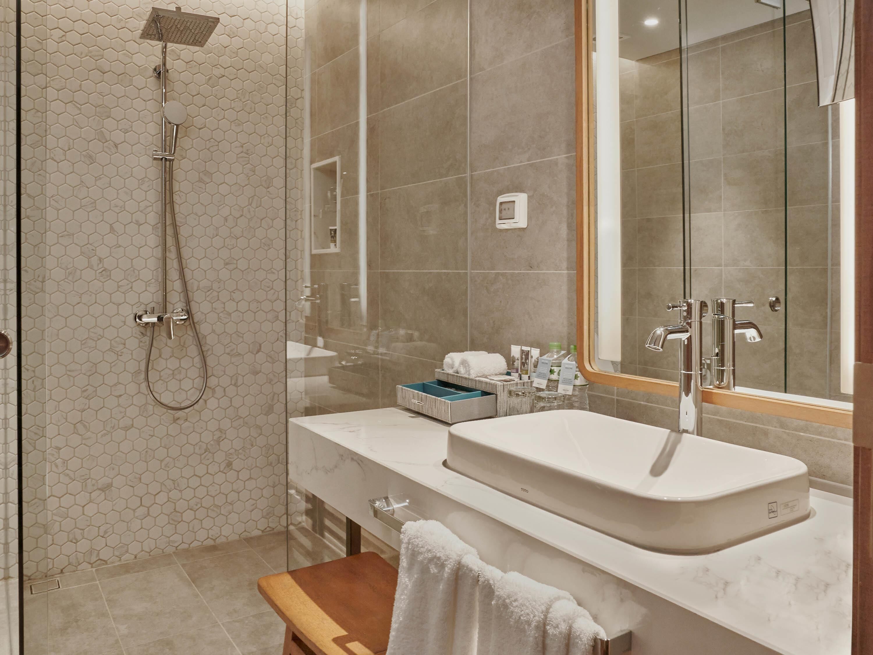 Rainfall showerhead, eco-friendly toiletries, hair dryer, bathrobes