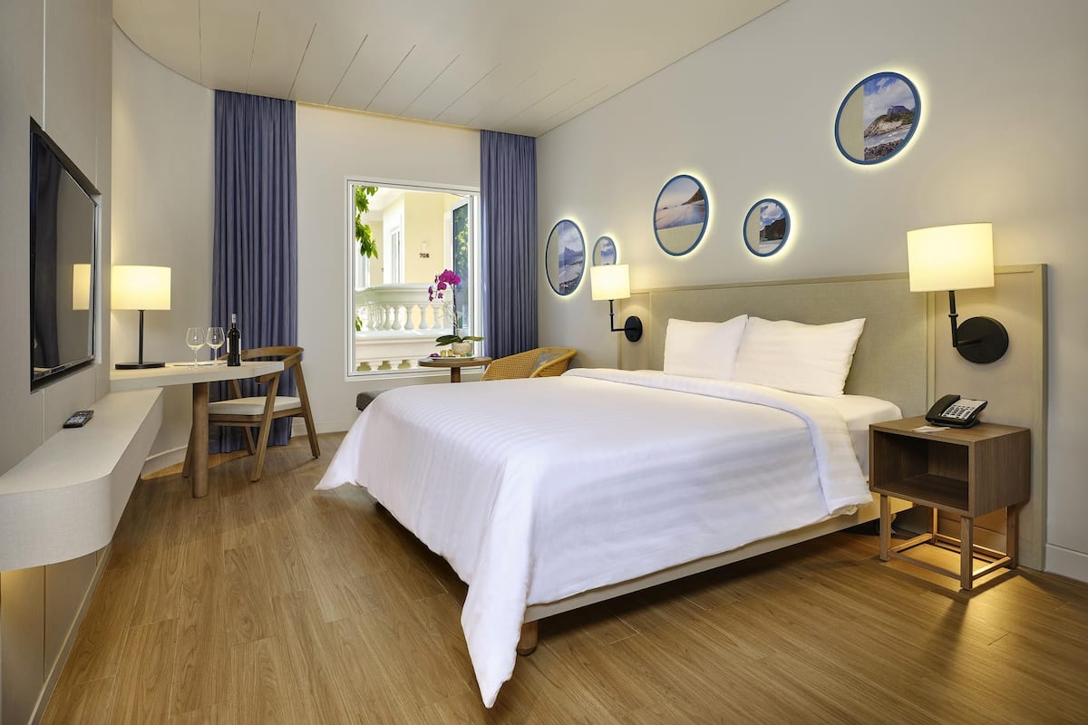 Superior room, Hillside (Across street to access hotel facilities) - 1 King bed | Minibar, in-room safe, individually decorated, individually furnished