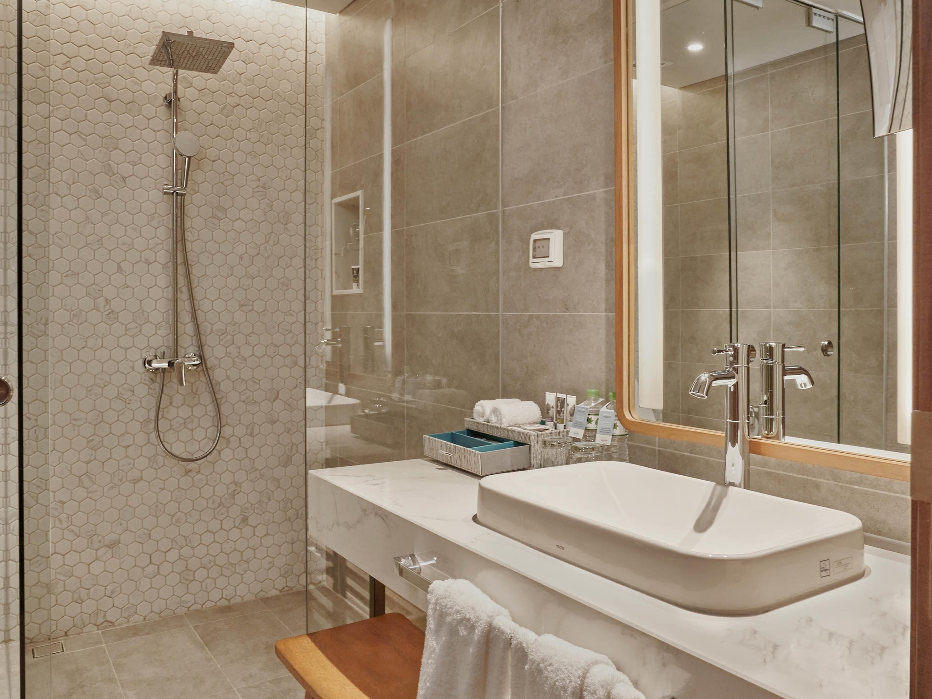 minibar, in-room safe, individually decorated, individually furnished