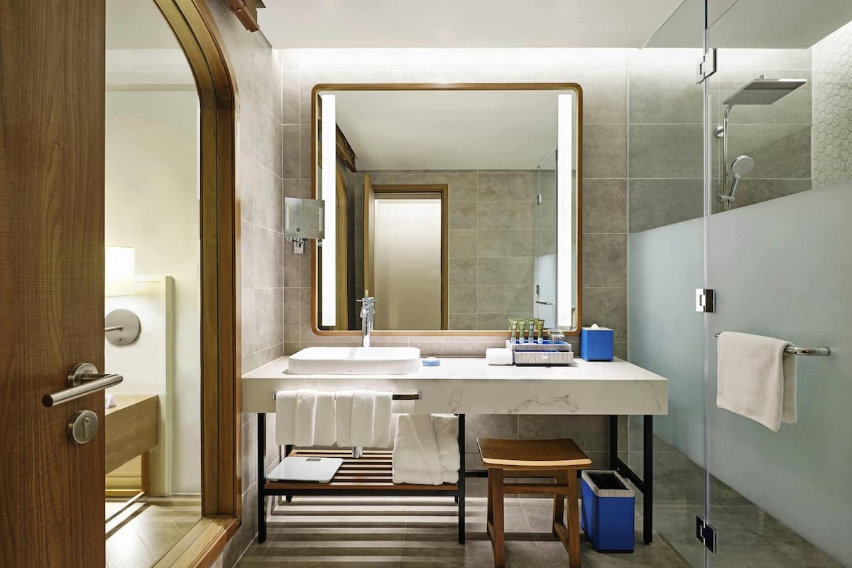 minibar, in-room safe, individually decorated, individually furnished