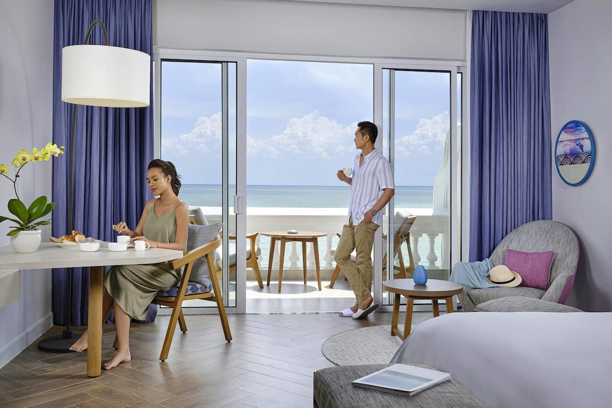 executive room, 1 king bed, sea view | minibar, in-room safe, individually decorated, individually furnished