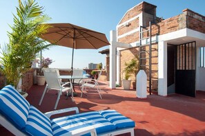 Outdoor dining - Relaxing Escape in a Local Neighborhood – Near Downtown & Zona Romantica (5 de Diciembre)