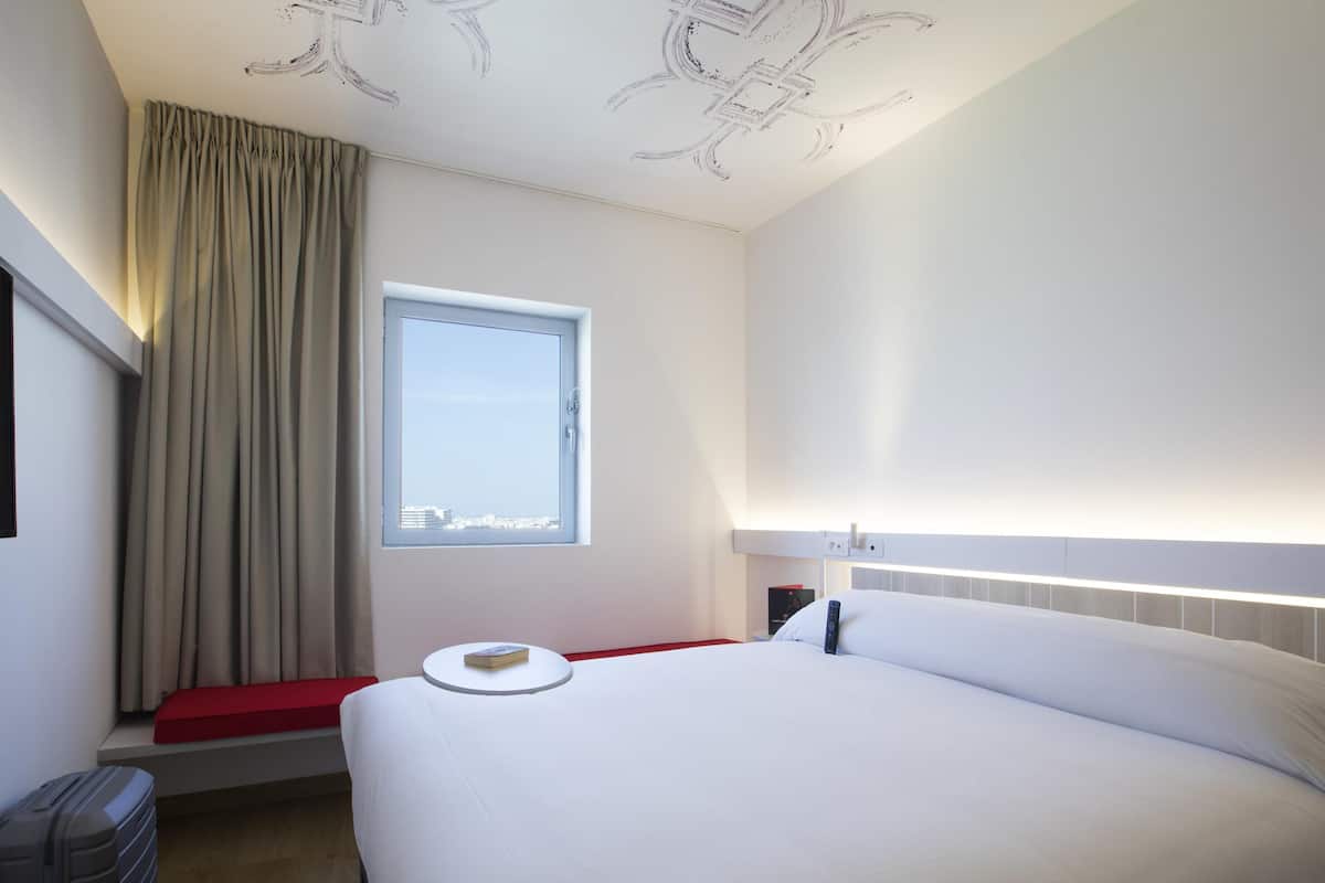 Quarto casal, 1 cama de casal | Roupas de cama premium, camas com colchões pillow-top, escrivaninha