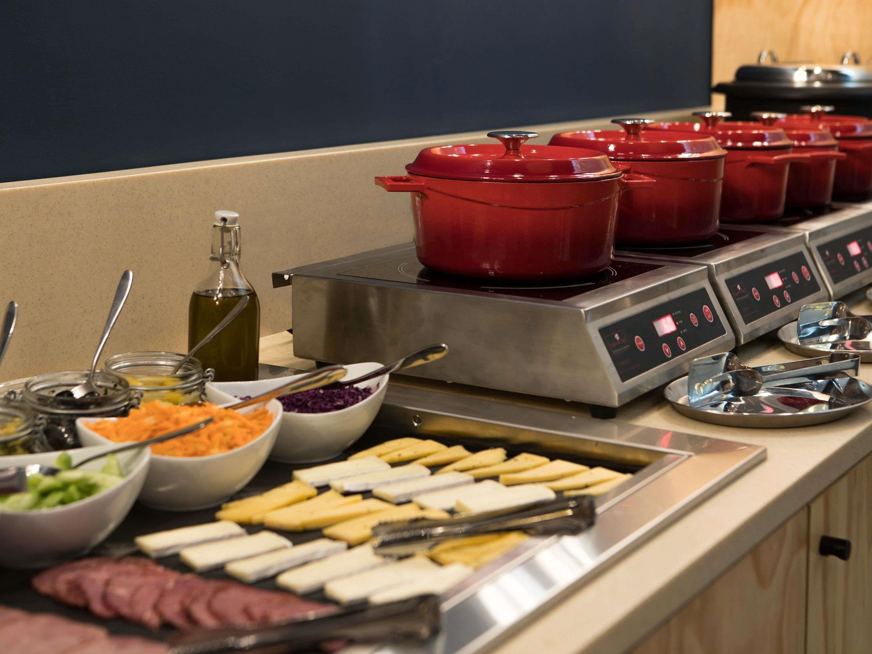 每日供应自助式早餐（每人 MAD 65）