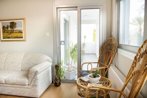 Smart TV - Giannis studio is a unique place to stay for business or pleasure  (Strovolos)