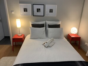 Bureau, fer et planche Ă repasser, Wi-Fi gratuit, draps fournis