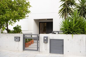 Exterior detail - Giannis studio is a unique place to stay for business or pleasure  (Strovolos)