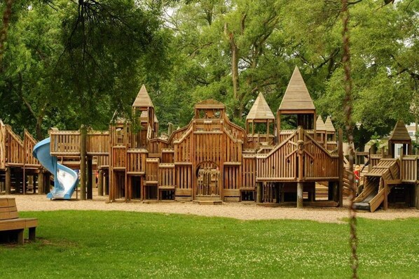 Children's area - Beach Daze - 3 Baths, 4 Bedrooms, 5 Stars AND A NEW POOL! (South Haven)