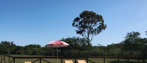 Una piscina cubierta, 2 piscinas al aire libre
