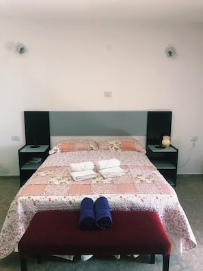 Deluxe-studiolejlighed | Pengeskab på værelset, individuelt design, individuel indretning