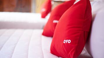 Tabla de planchar con plancha, wifi gratis y ropa de cama