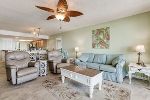 TV - Orange Beach Gulf-Front 2BR • Sleeps 7 • 2 La-Z-Boy Recliners • Pools • Boats (Orange Beach)