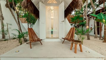 Comfort Cabin | In-room safe, free WiFi, bed sheets