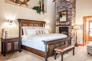 5 bedrooms, iron/ironing board, free WiFi, bed sheets - Steps to Main St—Enjoy Both Park City Mountain & Deer Valley! (Park City)