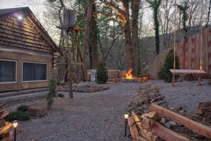 Property grounds - Ol` Kemp Cabin at Fox Pass Cabins (Hot Springs)
