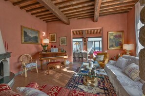 TV, fireplace, DVD player - Villa San Biagio - Tuscan villa with private pool (Serravalle Pistoiese)