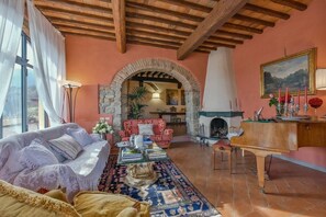 TV, peis og DVD-spiller