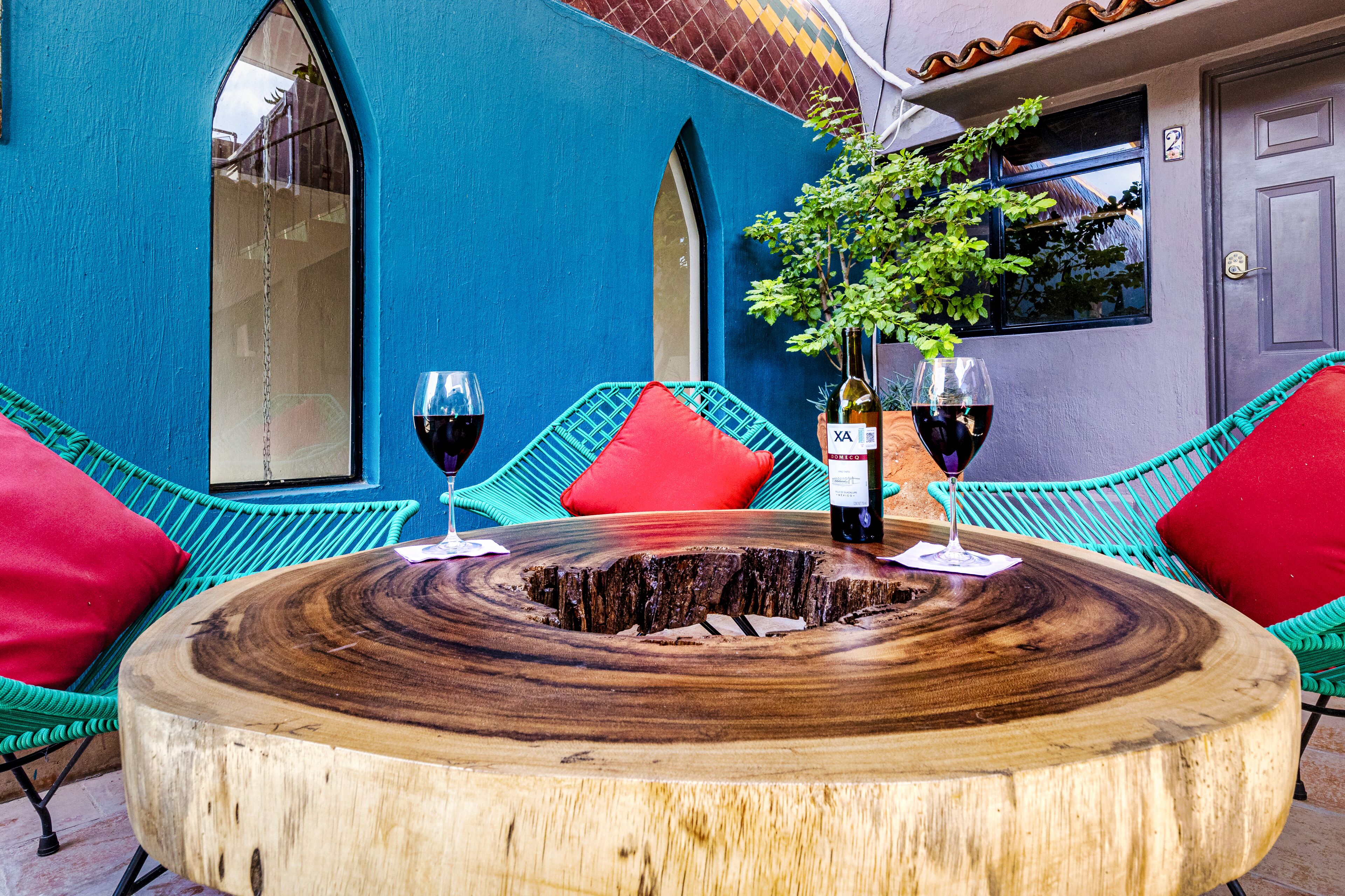 2 La Luna, 1 King Bed, Private Balcony | Ropa de cama de alta calidad y decoración personalizada 